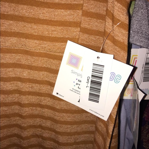 This is a lularoe Carly NWT - Picture 2 of 4